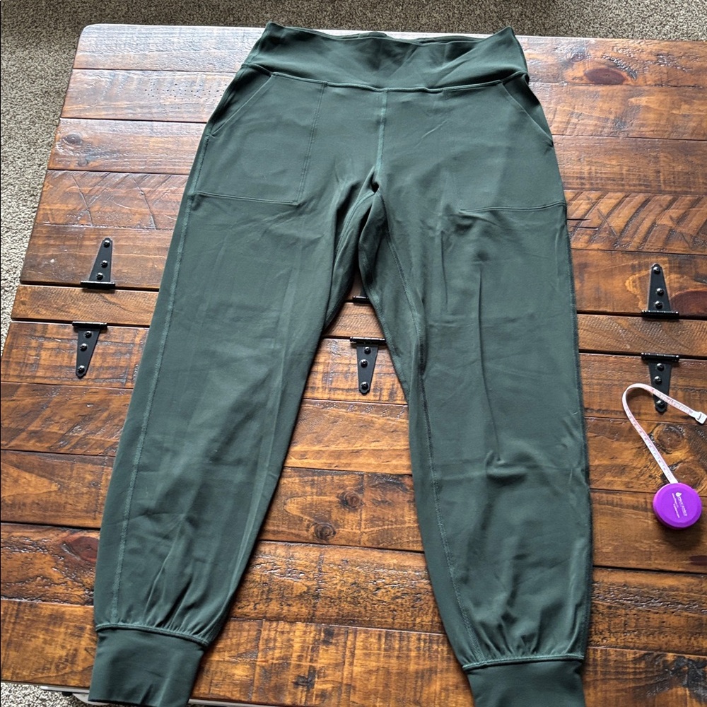 Lululemon align 25” jogger in Rainforest Green